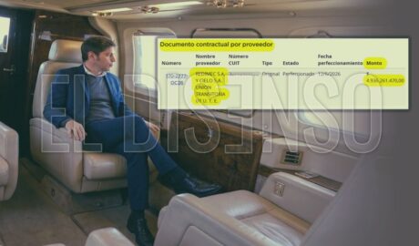 Axel Kicillof a bordo de un avión ejecutivo durante una gira oficial